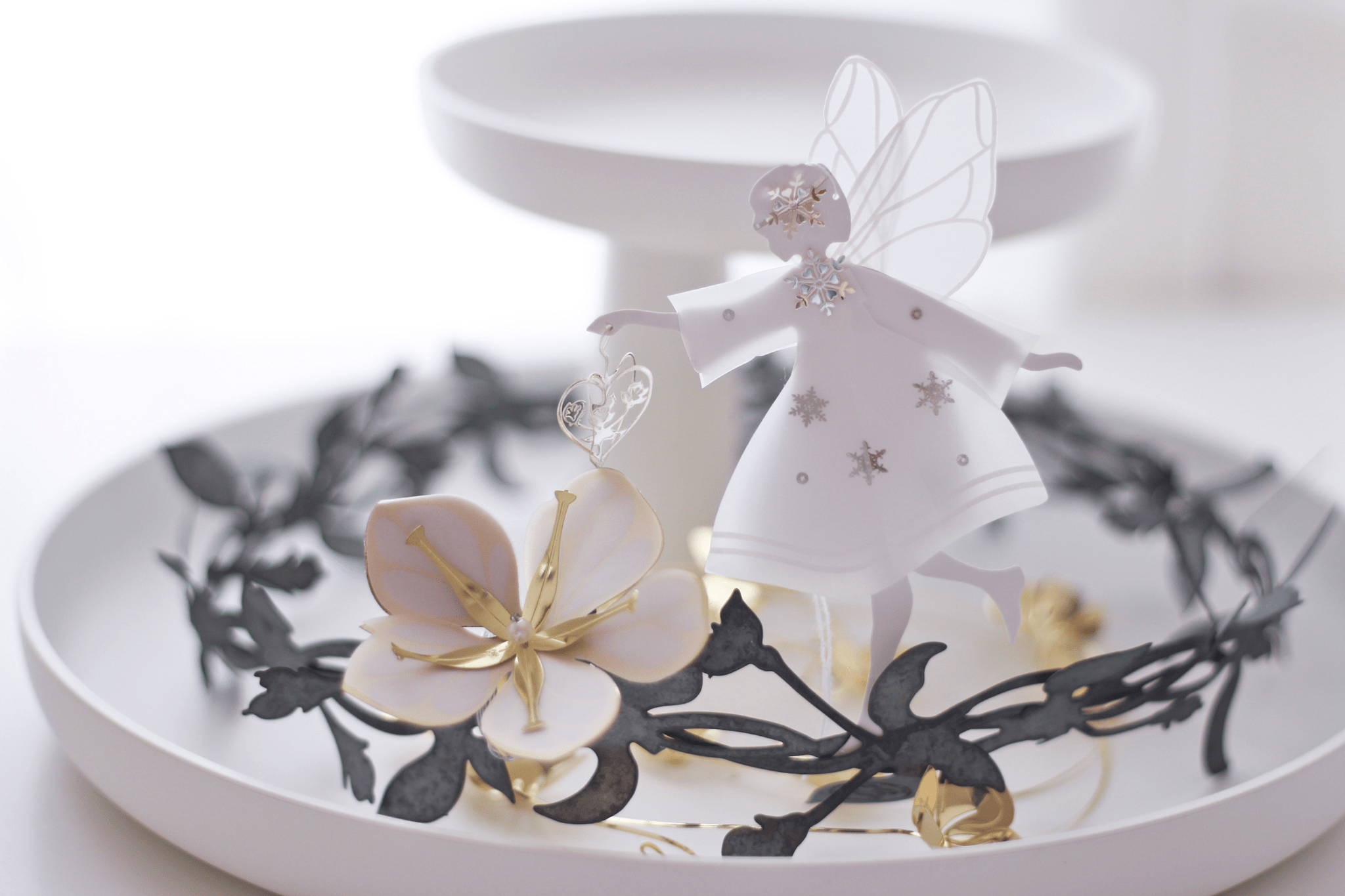 Flowers, White & Gold, medium