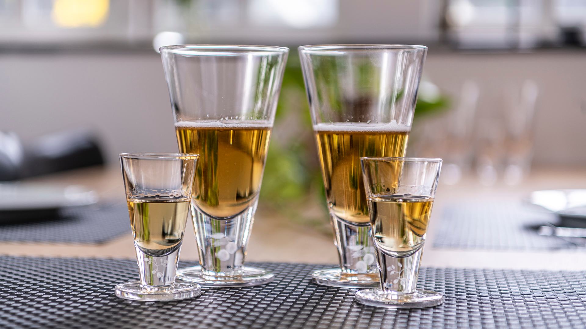 Snaps / Shotglas - Mundgeblasen mit Laserdesign im Fuß