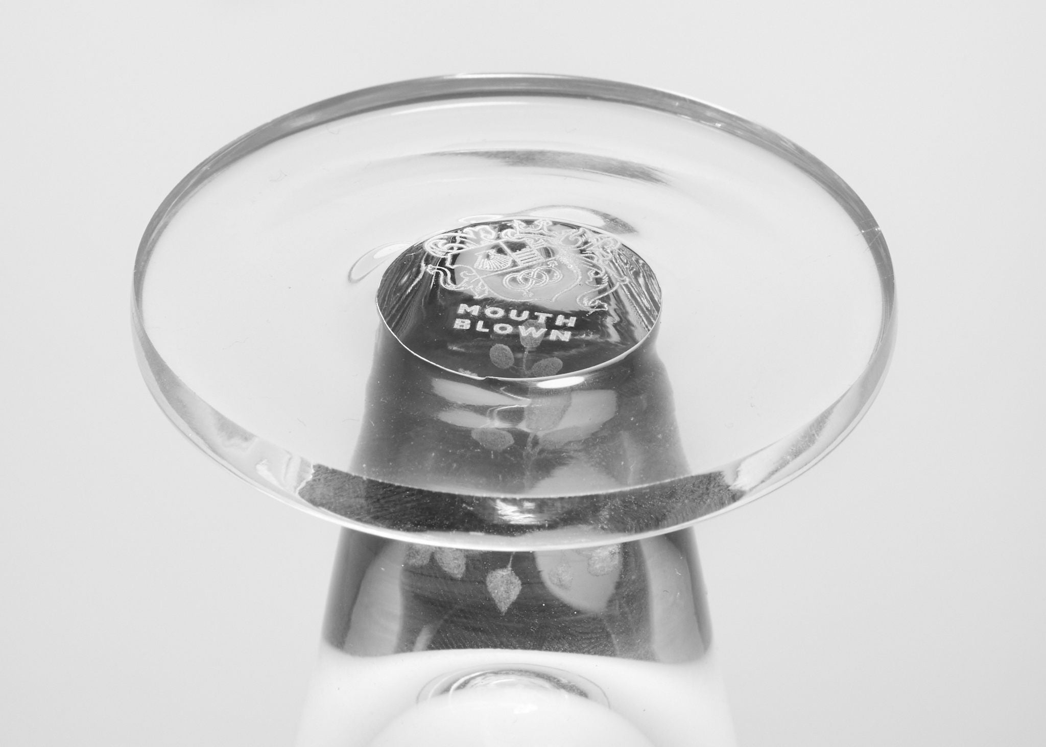 Snaps / Shotglas - Mundgeblasen mit Laserdesign im Fuß