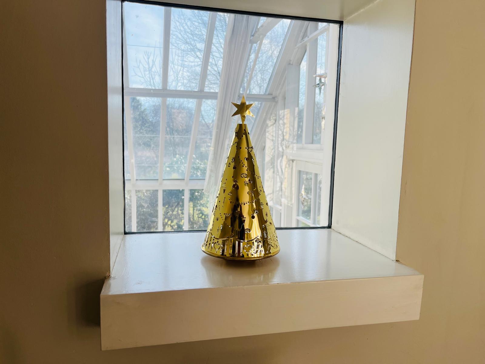 Goldener Weihnachtsbaum (verwenden Sie das goldene Tablett, Artikelnummer 2030)
