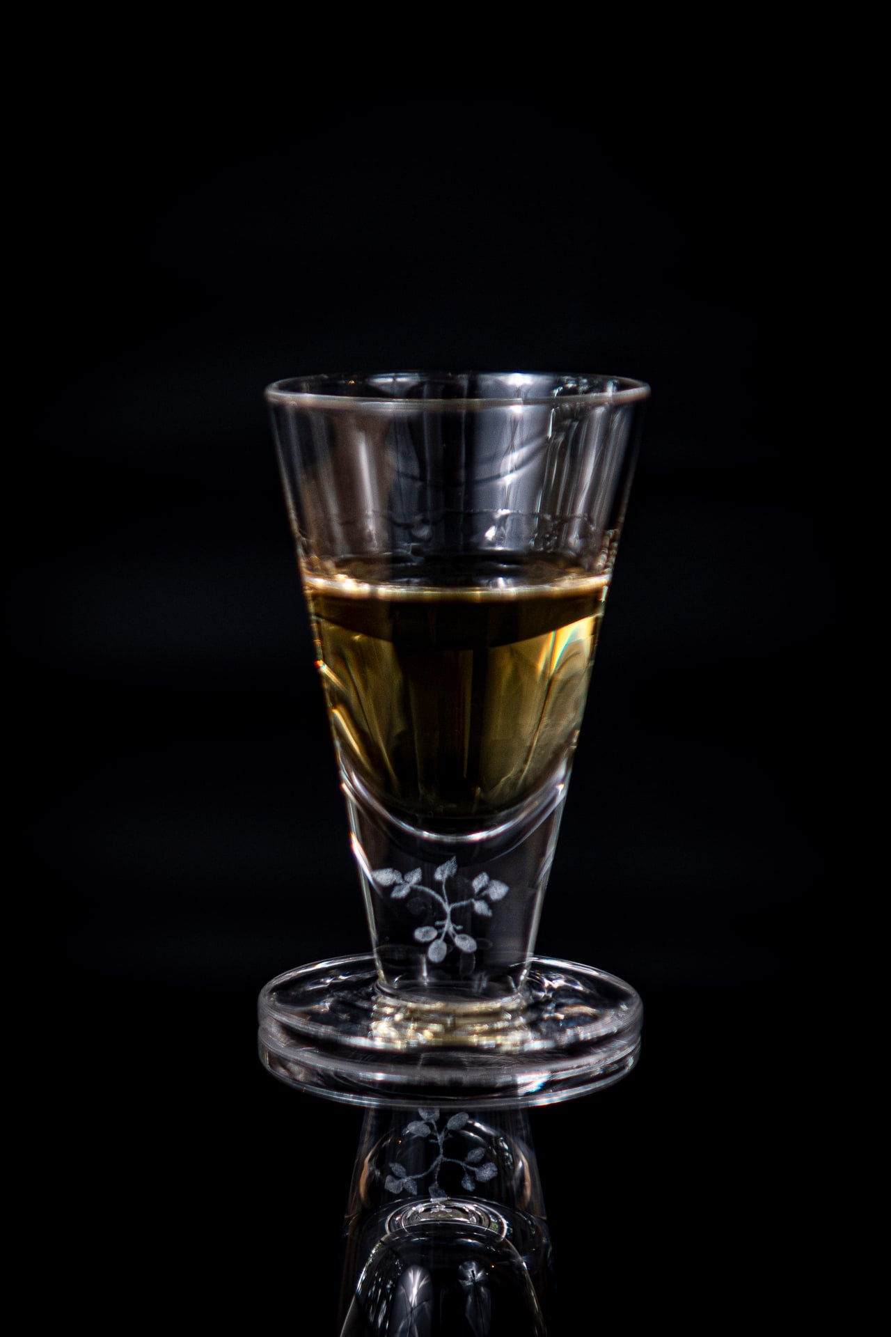 Snaps / Shotglas - Mundgeblasen mit Laserdesign im Fuß